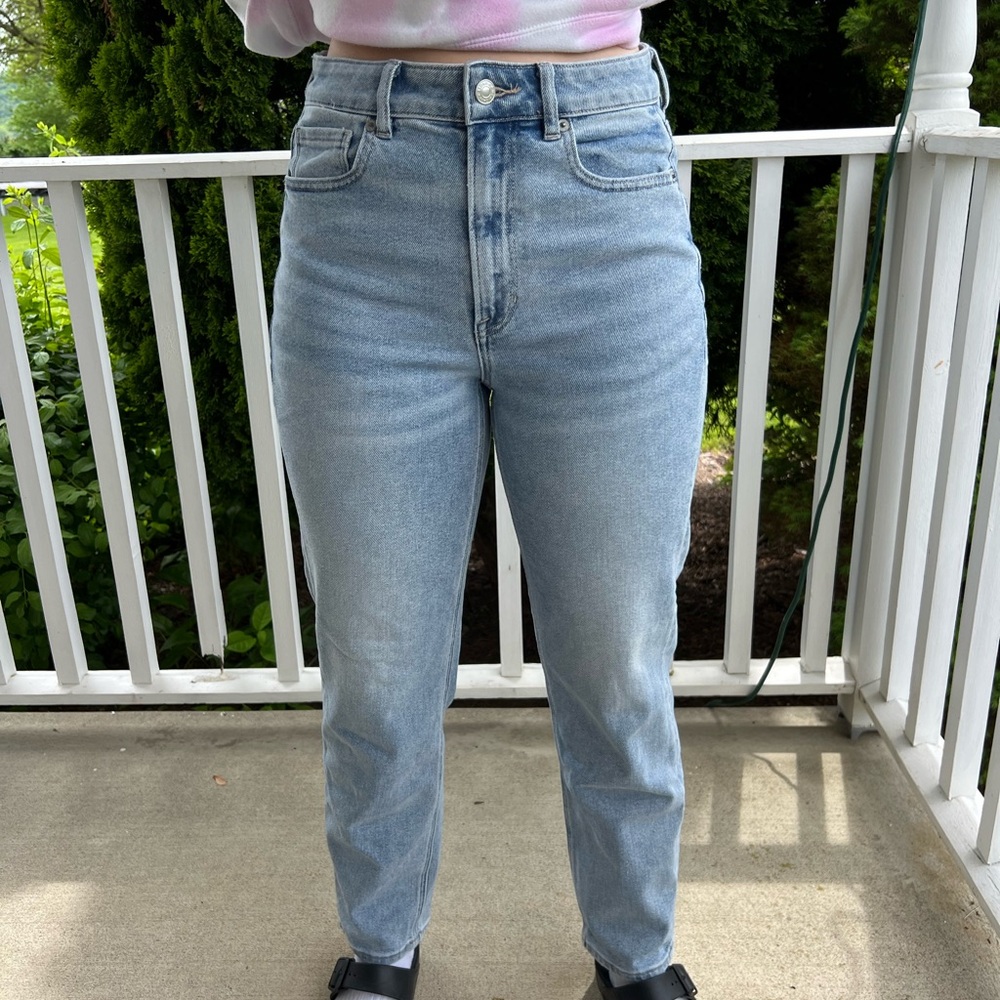 American Eagle Outfitters Mom Straight Leg Jeans